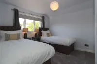 Dunfermline Luxury 3 Bedroom House Hotels in Rosyth