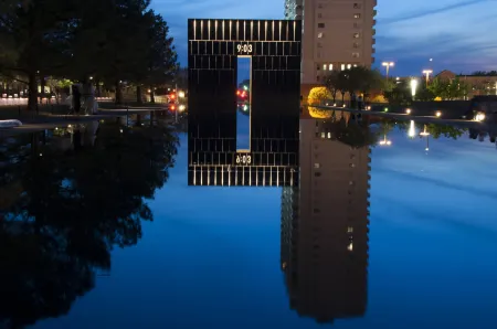 Holiday Inn Express & Suites Moore Отели в г. Мур