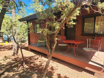 BRAND NEW CUSTOM BUILT HOME WITH AC! FENCED FOR YOUR PUPS! Unity of the White Mountains 주변 호텔