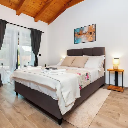 Holiday House with Jacuzzi and Sauna