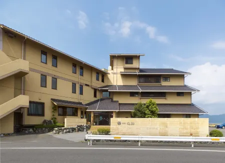 Ryokan Beniayu Отели в г. Нагахама