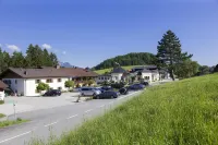Hotel Neuhäusl - Herzlich familiär - parking