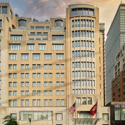 Mandarin Oriental Boston Hotel berhampiran Perpustakaan Awam Boston