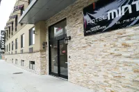 Hotel Mint JFK Airport Hotels in Woodmere