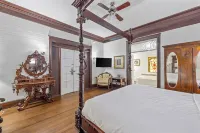 Coombs Inn & Suites - parkir