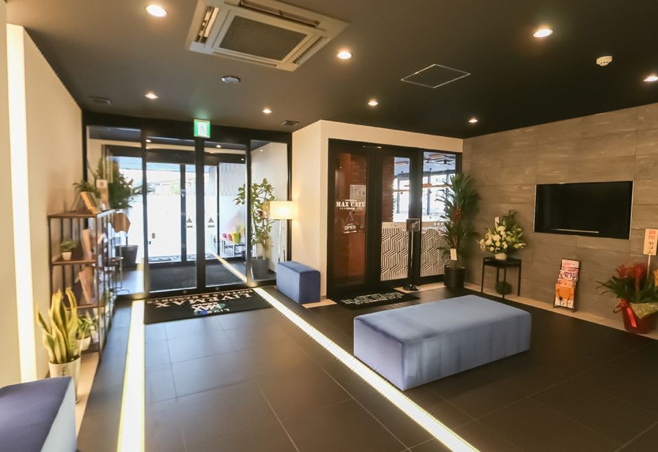 3. 호텔 라이브맥스..