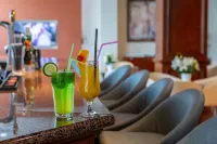 Kapetanios Limassol Hotel - Quầy bar