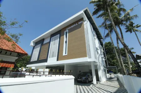 Chandra Inn Отели рядом с достопримечательностью «SAMBRANIKODI ISLAND TOURISM (സാംബ്രാണിക്കോടി ഐലൻഡ് ടൂറിസം)»