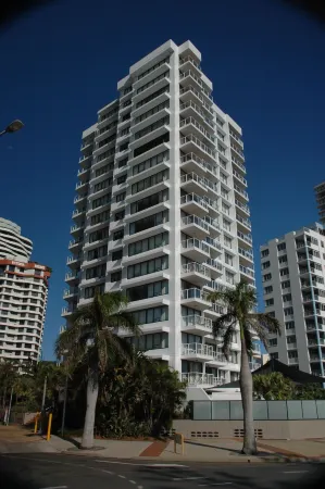 South Pacific Plaza Отели рядом с достопримечательностью «Куррава Бич»