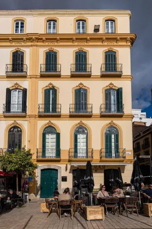 Home Art Apartments Málaga Отели рядом с достопримечательностью «Хибральфаро»