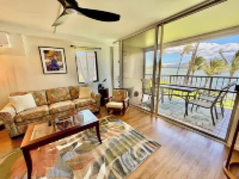 Seaside Surf Spot Oceanfront 1-bedroom in Ma'alaea with AC