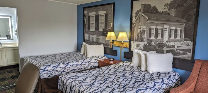 Sprucewood Inn Hotels in Lorain County