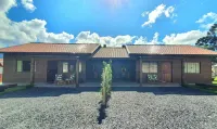 Casa Completa | 2 Suítes + Jardim Com Fogo de Chão - Parking