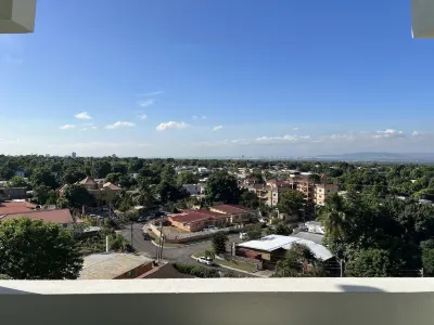 Studio Chateau - Manor Park, Kingston 8 โรงแรมใน