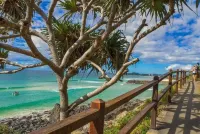 Burleigh Headland 2 Bedroom Stay, Just a Stones Throw from the Beach!