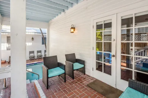 Bananas Foster Guesthouse - Bungalows