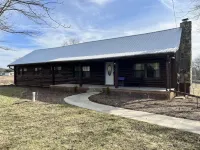 Peaceful cabin on 10 acres w/ pond - close to Prairie Creek Reservoir