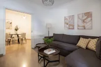 Stylish 1BR Retreat Near Alimos Beach Tram