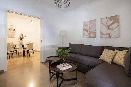 Stylish 1BR Retreat Near Alimos Beach Tram