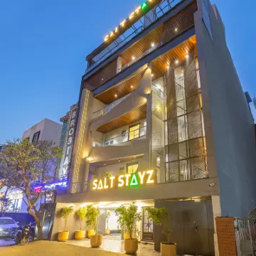 Saltstayz Premier - Paschim Vihar Hotels near Pashim Vihar