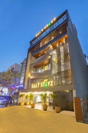 Saltstayz Premier - Paschim Vihar Отели рядом с достопримечательностью «NIMS Institute»