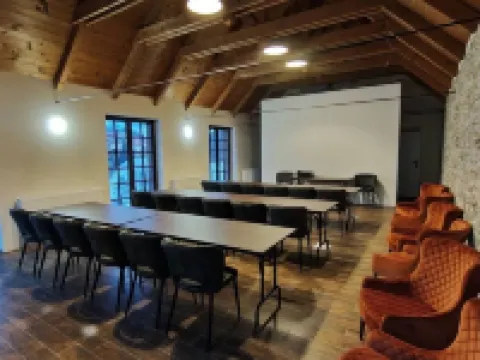 麗斯拉住宅 班斯卡－什佳夫尼察酒店