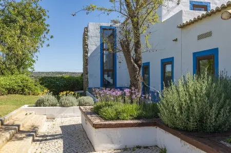 Quinta Do Mel Отели рядом с достопримечательностью «Пляж Фалезия»