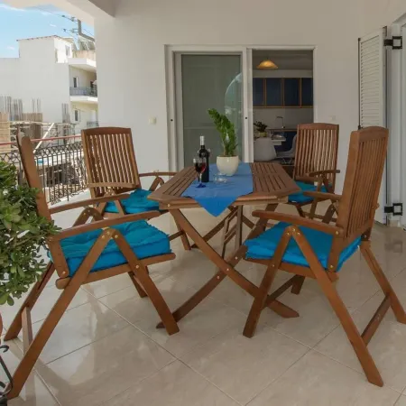 Thano's Stylish Flat Just 150m to the Beach