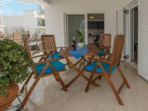 Thano's Stylish Flat Just 150m to the Beach