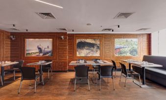 Treebo Blak & Wite Rk Beach