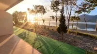 Lake Camp Resort Hotels in Amphoe Phipun