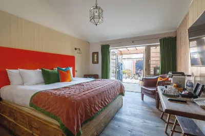 The Pigs Hotels in Erpingham