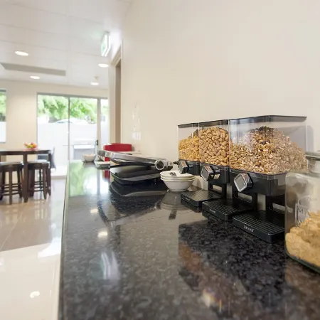 Gladstone City Central Apartment Hotel Official