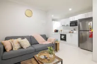 Smart Suites Self Check-in Apartments - 16 Freney Hotels in Darra
