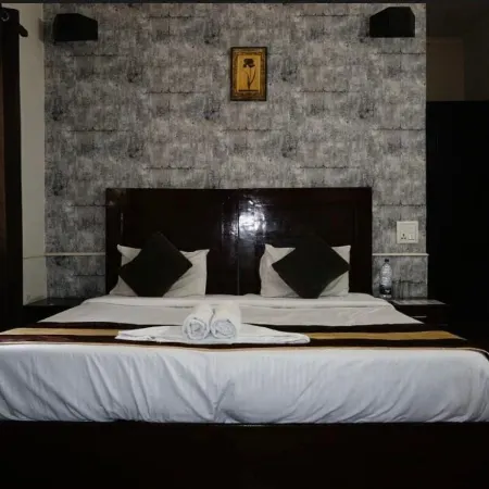 hotel ashi Отели рядом с достопримечательностью «Железнодорожная станция Сатна»