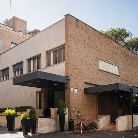 Hotel Villa Maria Regina Отели рядом с достопримечательностью «Тор-ди-Квинто»