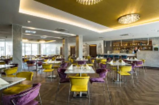 Hotel Golden Lake Resort