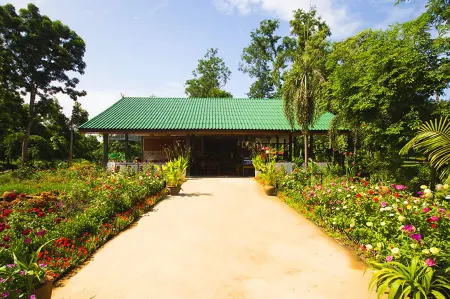 The Country Lake Nature Lodge Hotel