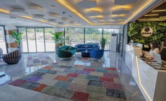 LUXURY AIRPORT HOTEL