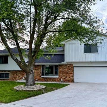 Spacious 6-Bed 3-Bath Retreat Next to park—ideal for Family & Group Getaways