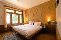Beholden Stay and Cafe - Manali, Rooms & Dorms