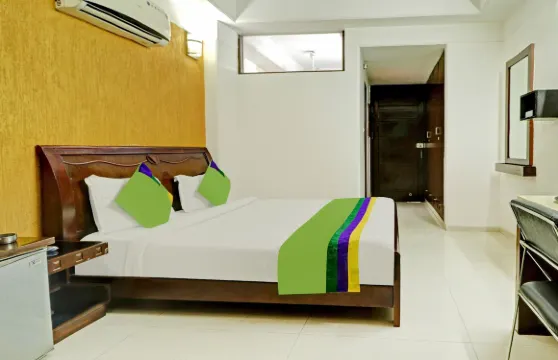 OYO 1496 斯凱飯店 5