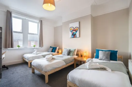 4Bedrooms-3Bath-9Beds-Wallsend- by Holiday Homes Hotel di Wallsend