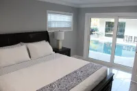 Spacious 4-bedroom house in fantastic Tampa with AC, WiFi