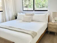 Pool - FirePit - Near South Beach -Wynwood -Design District Hotels in North Miami