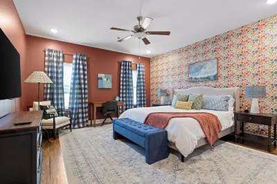 Lookout Getaway: Luxury 4 Bedroom, Rooftop Deck