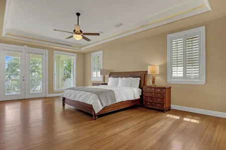 Sweeping Views, Direct Riverfront, Dock, Heated Pool, 8Bed/5.5Bath Sleeps 18