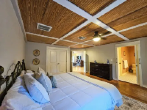 Downtown Historic New Bern Apartment Next door to Birthplace of Pepsi