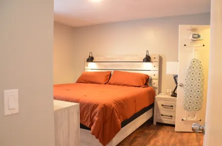 Relaxing Retreat:  2-bedroom apartment in superb Enterprise highspeed internet