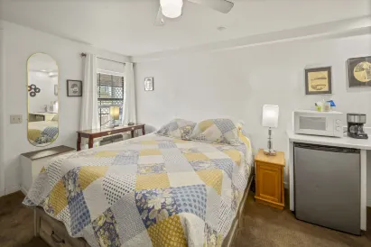 第十洞高爾夫旅館